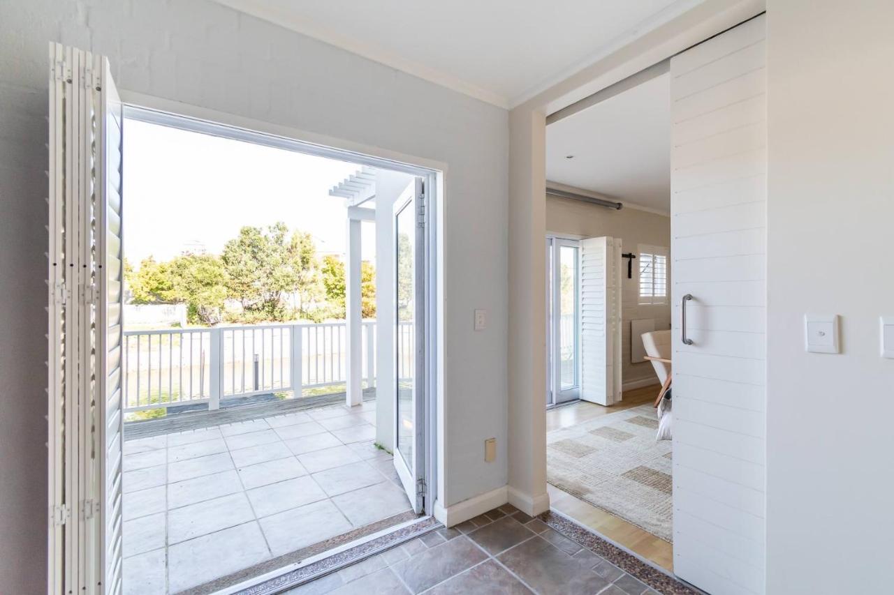 Trendy Get-Away On The Canals, Thesen Islands Knysna Exterior photo